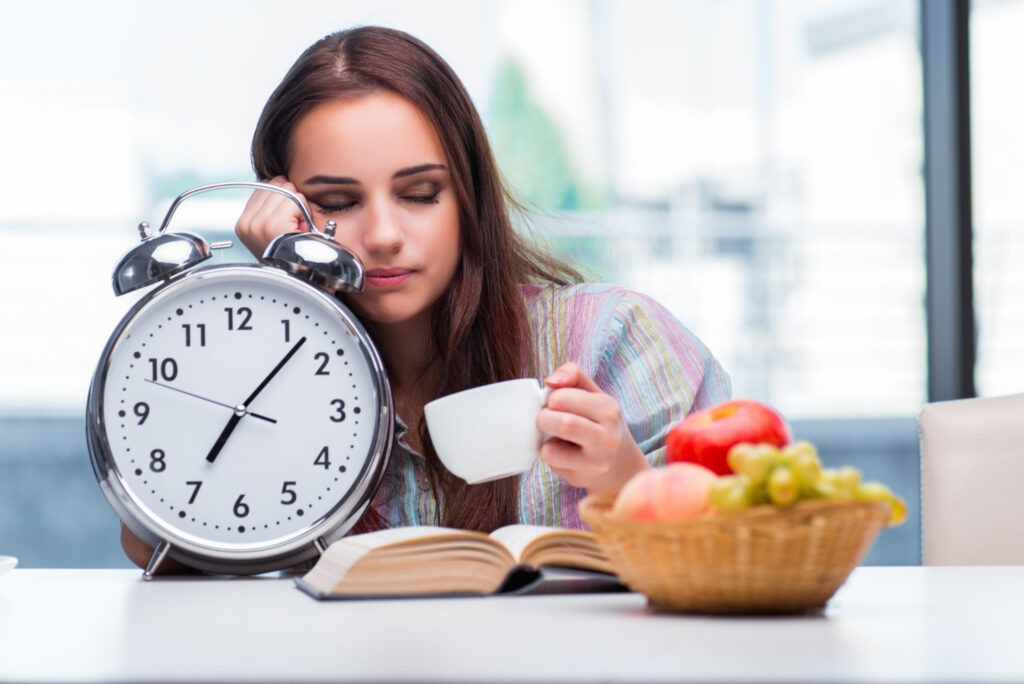 Maintaining Regular Meal Timing for Digestive Rhythm